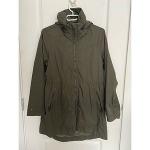 Aritzia raindrop jacket